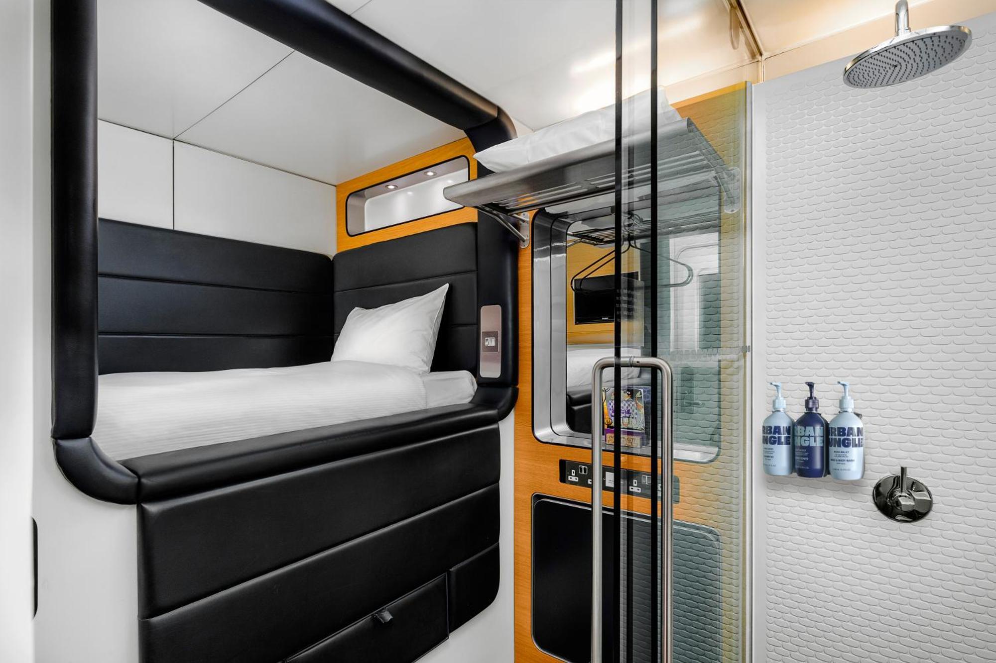 Yotelair London Gatwick Airport 3*